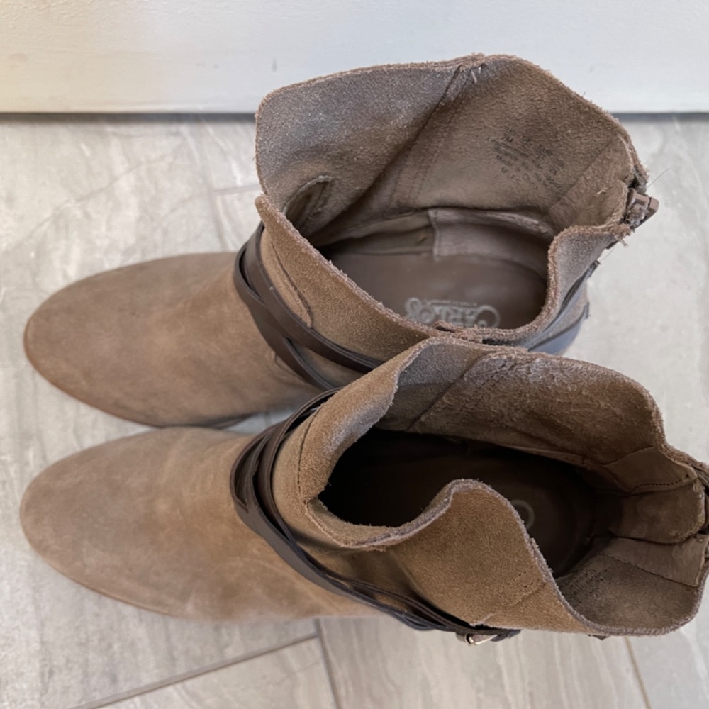 Size 7 Carlos Booties - Picture 3 of 4